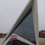 1 a )